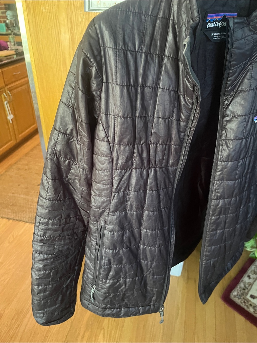 Medium Black Women’s Nano Puff - Picture 6 of 9